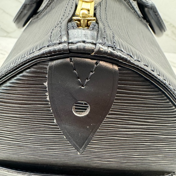 Louis Vuitton Black Epi Speedy 35 - Picture 8 of 17
